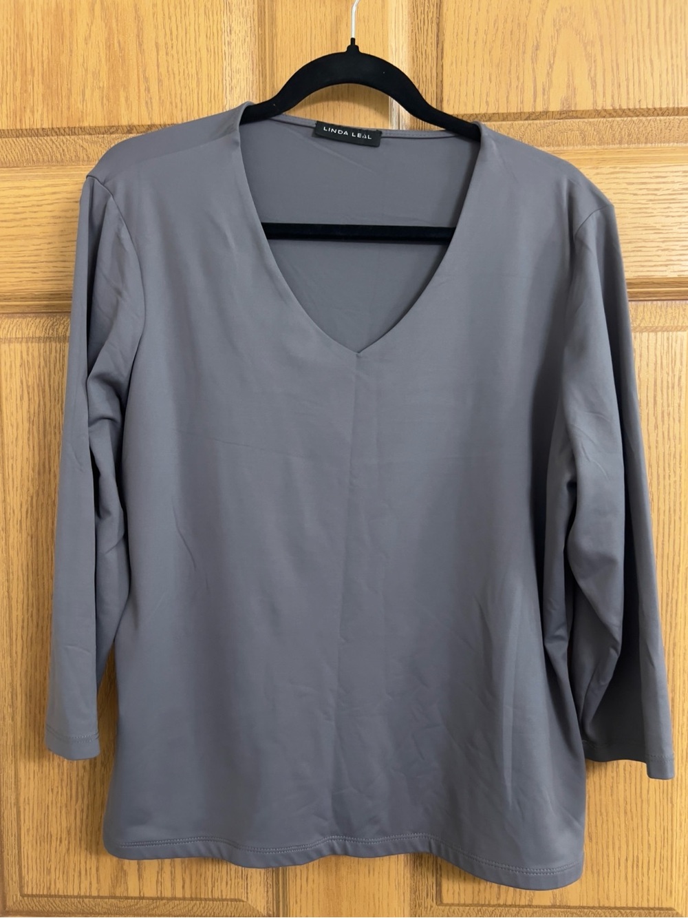 Linda Leal Minimalist Gray V-Neck Top Sz XL/XXL